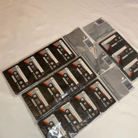 Vintage Digitech 60 minute low noise cassettes 3 packs of four, 1 pack of three - Picture 3 of 5